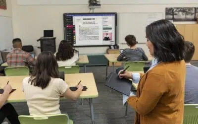 Nous célébrons les éducateurs pendant la Semaine américaine de l’éducation