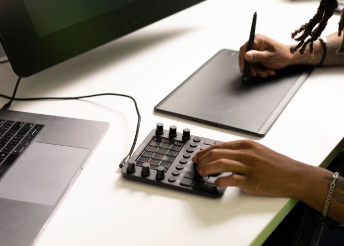 Intuos Pro pen tablet and connectivity