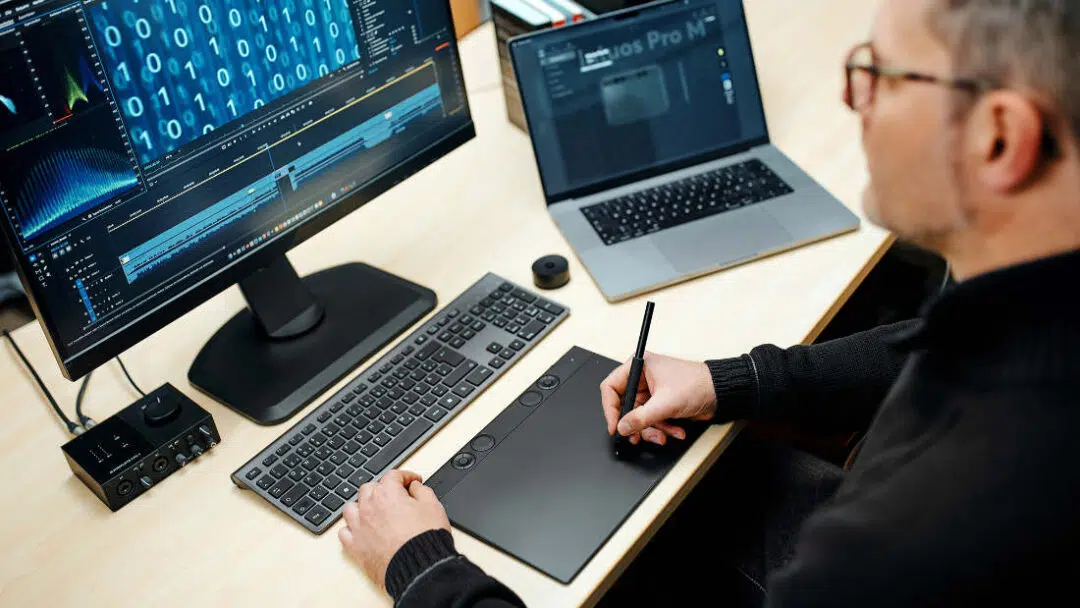 Intuos Pro In Use Flare Grip Markus