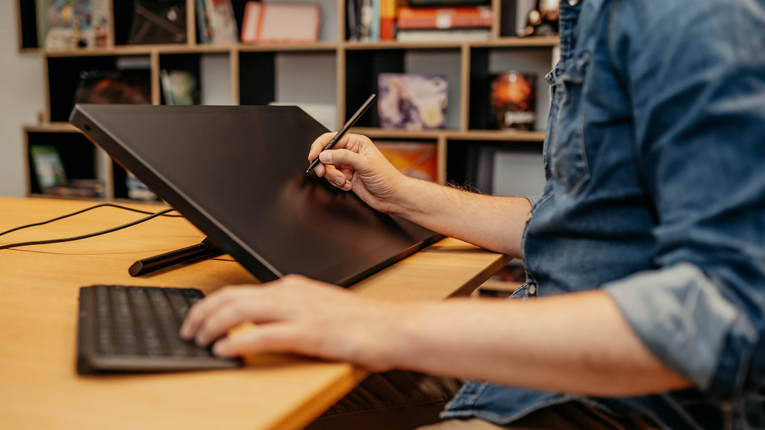 Wacom Cintiq 24 (2025) touch drawing display