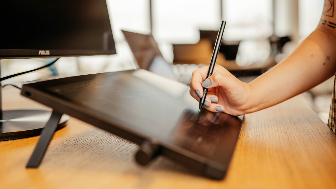 Wacom Cintiq 16 In Use Legs