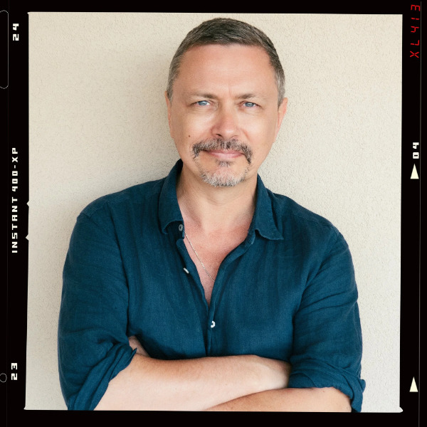 Simon Songhurst Headshot